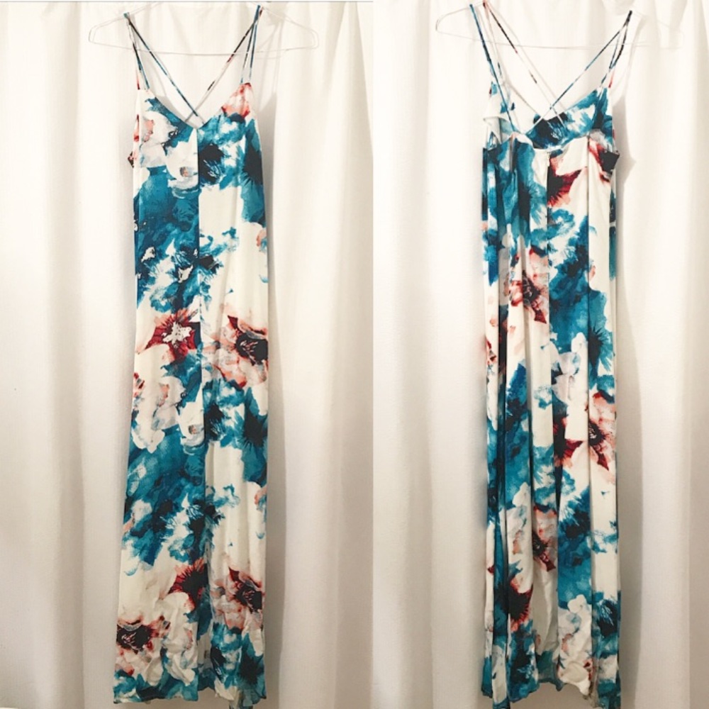 Olive & Oak floral dress perfect for beach wedding